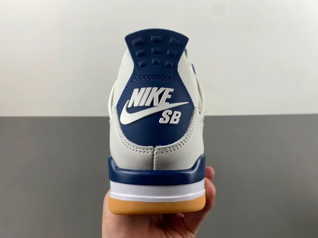 Air Jordan 4 白海军蓝生胶底篮球鞋 4