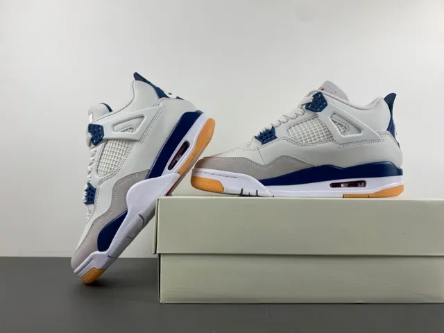 Air Jordan 4 白海军蓝生胶底篮球鞋 14