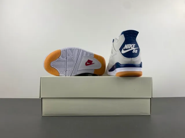 Air Jordan 4 白海军蓝生胶底篮球鞋 16