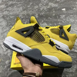 Tênis de basquete Air Jordan 4 amarelo preto branco