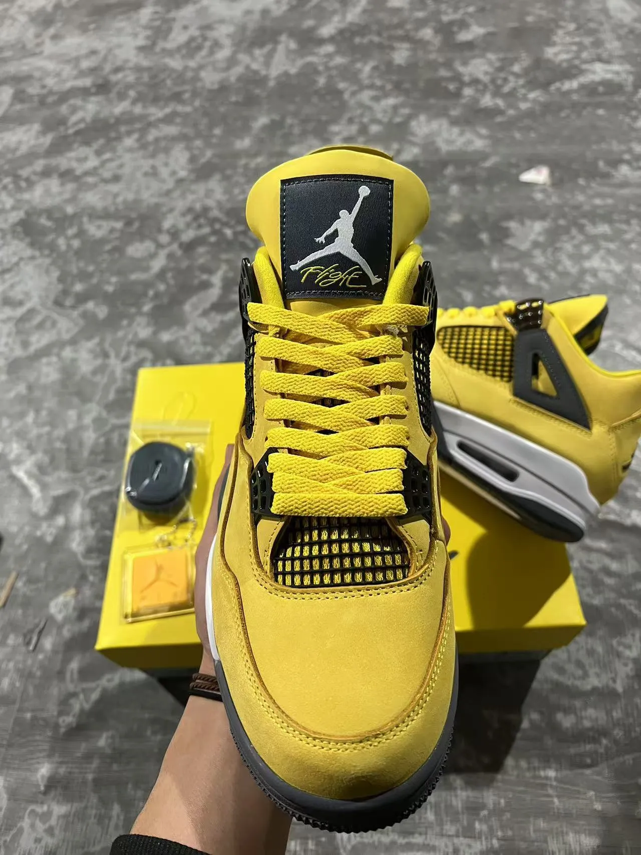 Zapatillas de baloncesto Air Jordan 4 amarillo negro blanco 3