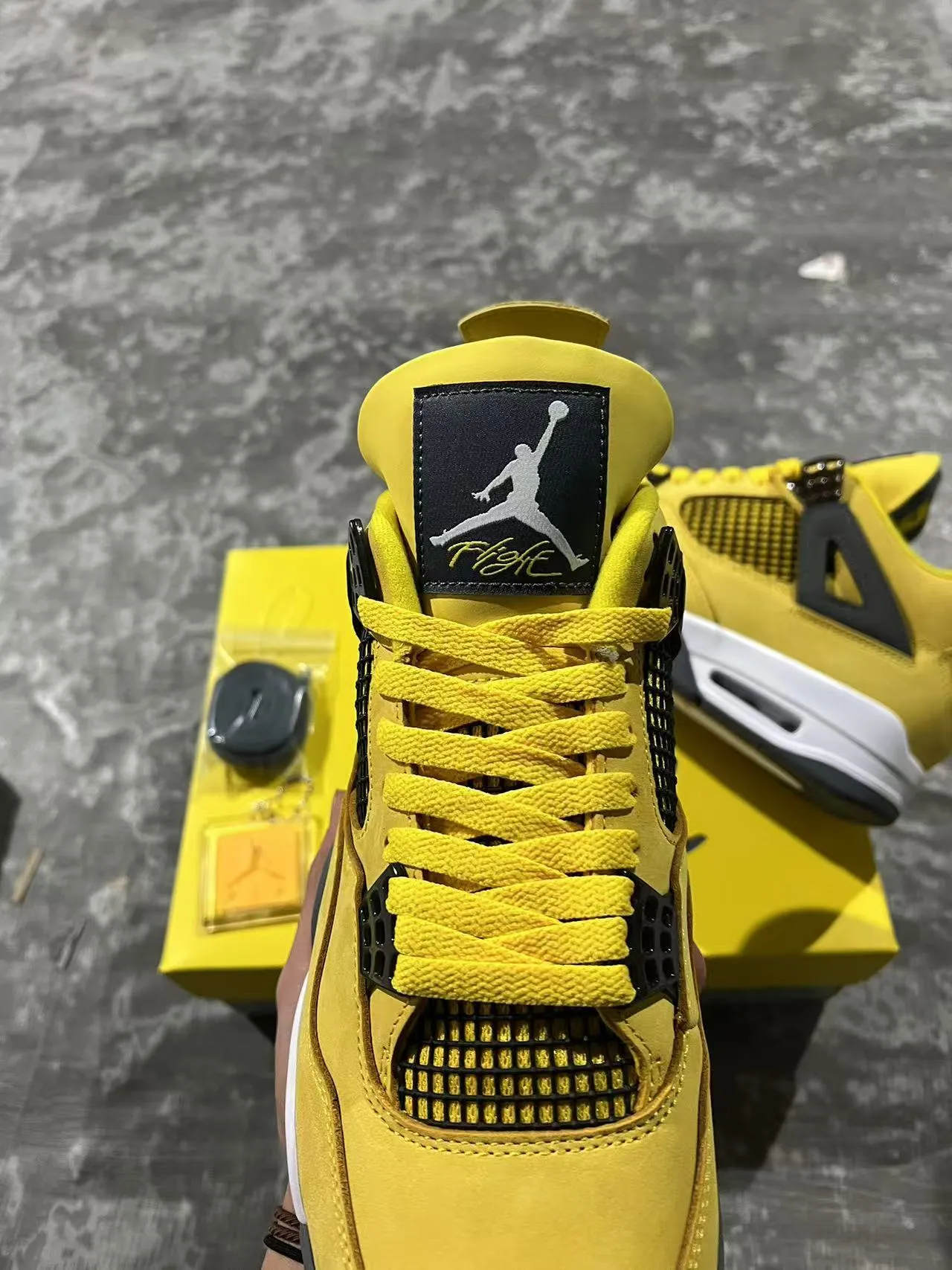 Zapatillas de baloncesto Air Jordan 4 amarillo negro blanco 4
