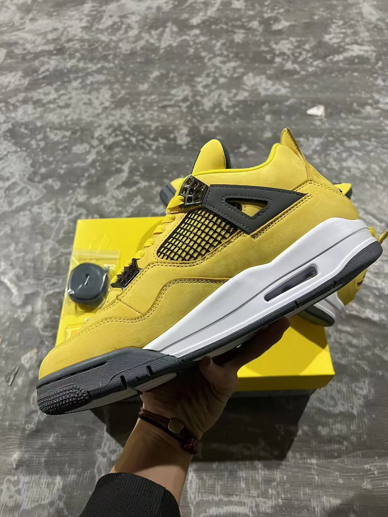 Zapatillas de baloncesto Air Jordan 4 amarillo negro blanco 5