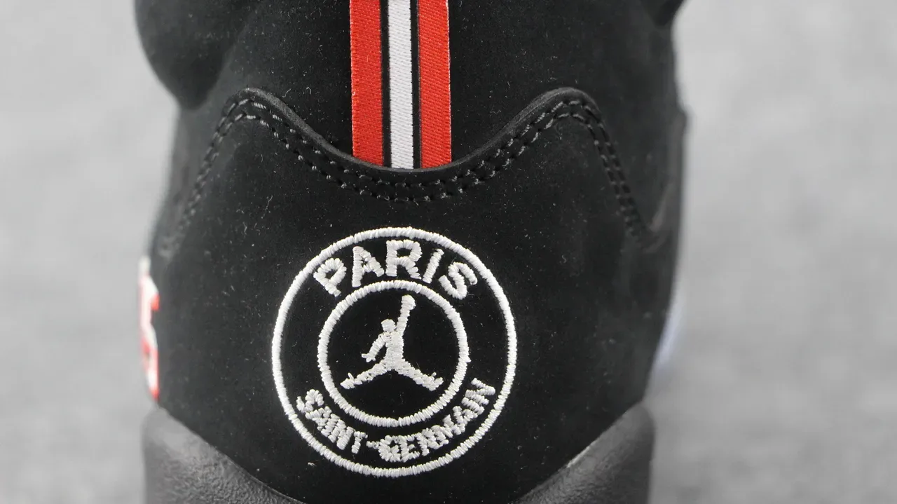 Air Jordan 5 Tênis de Basquete Sola Translucida Preto e Vermelho 2