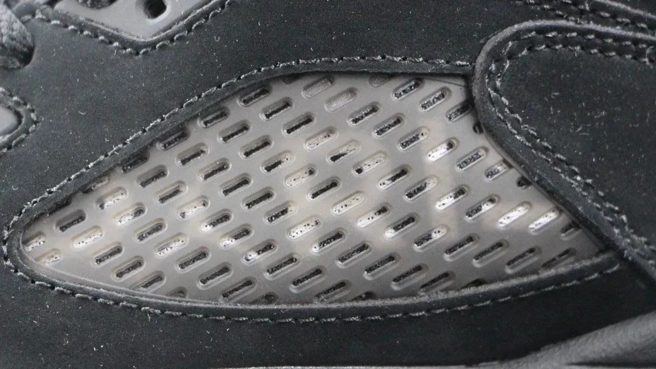 Air Jordan 5 Tênis de Basquete Sola Translucida Preto e Vermelho 4