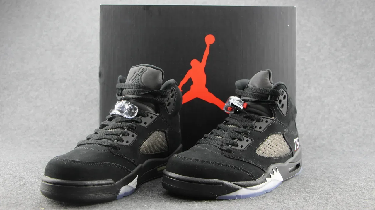 Air Jordan 5 Tênis de Basquete Sola Translucida Preto e Vermelho 9