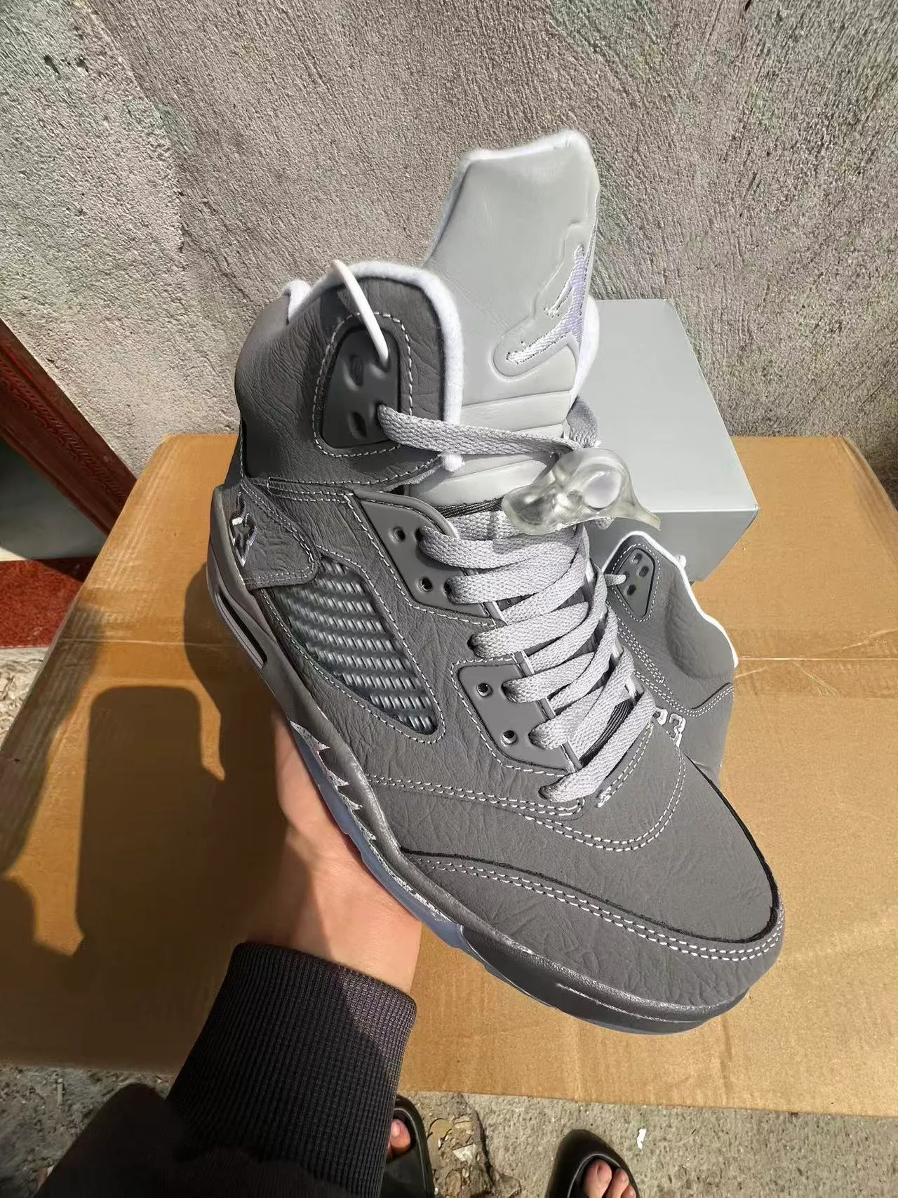 Tênis de basquete Air Jordan 5 cinza e azul gelo 2