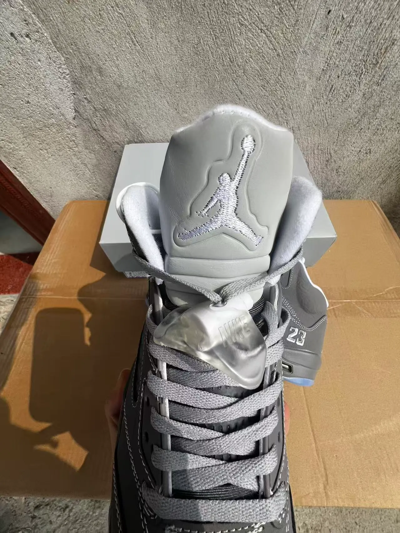 Tênis de basquete Air Jordan 5 cinza e azul gelo 4