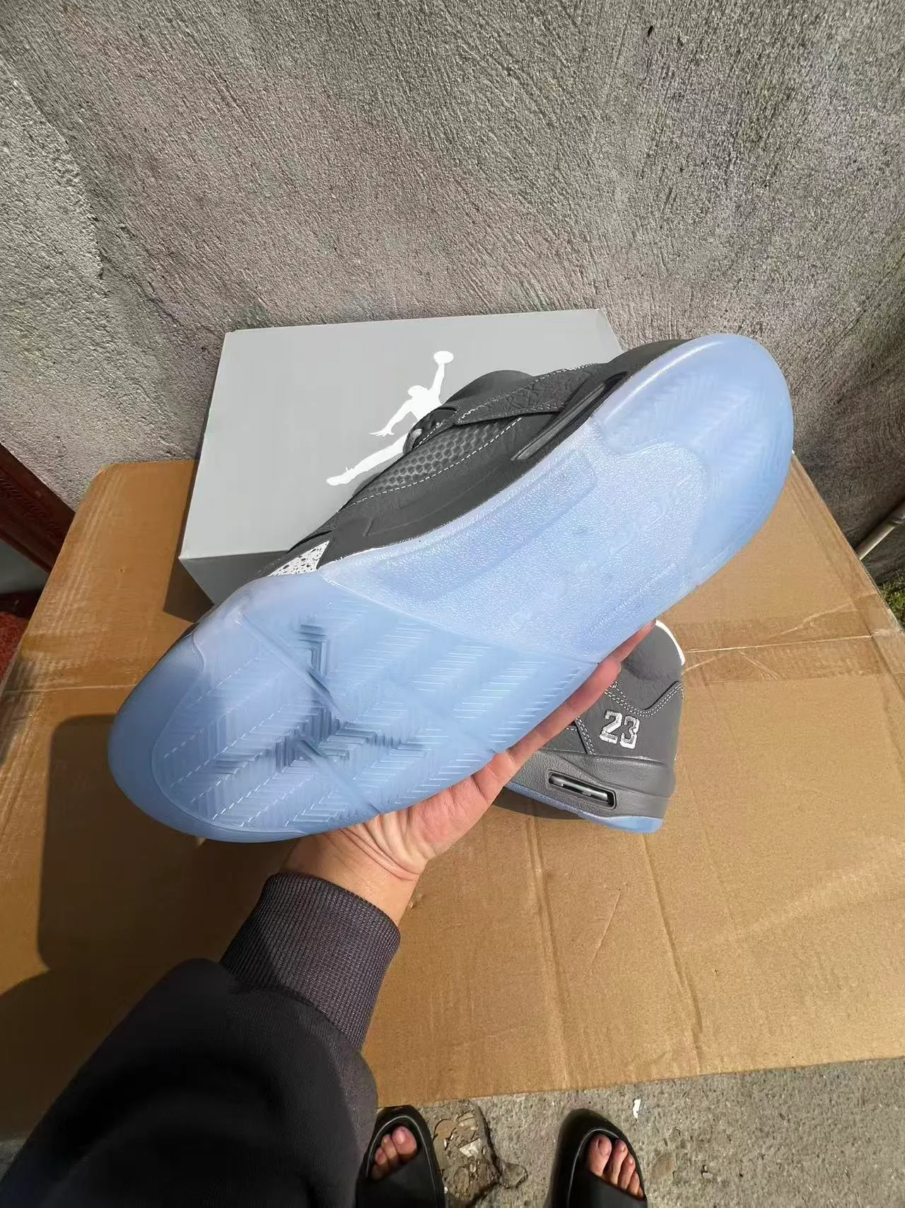 Tênis de basquete Air Jordan 5 cinza e azul gelo 6