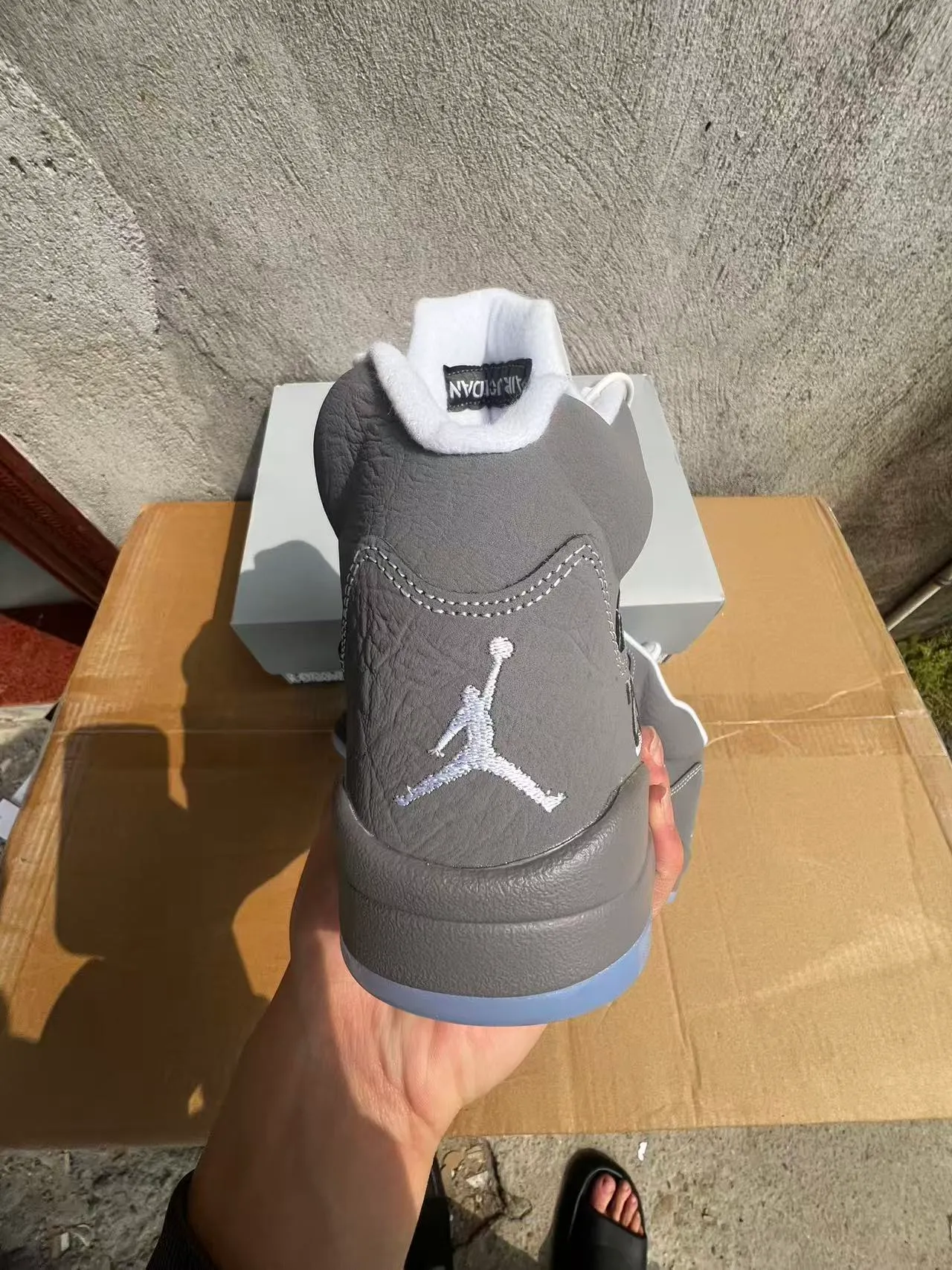 Tênis de basquete Air Jordan 5 cinza e azul gelo 8