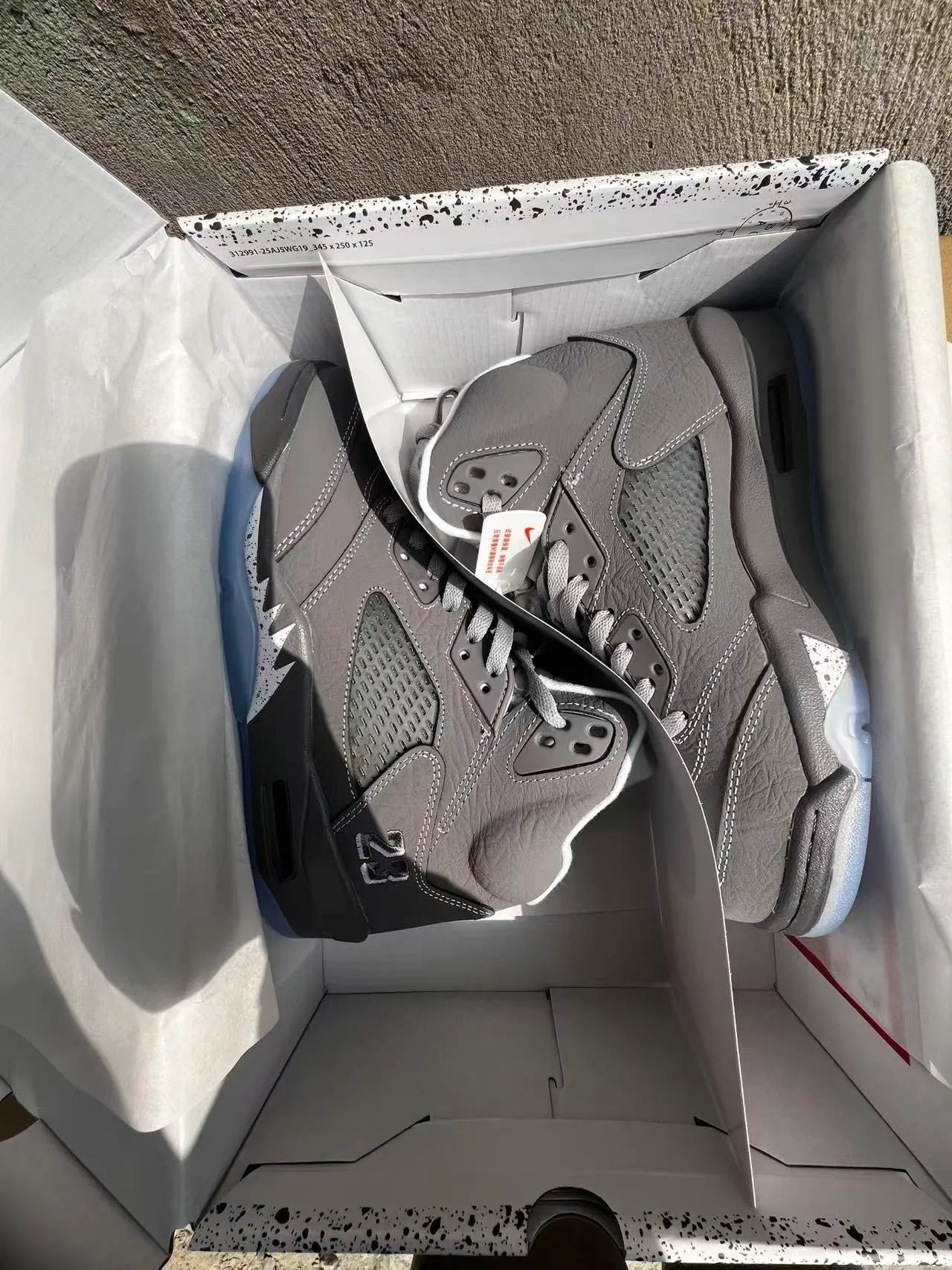 Tênis de basquete Air Jordan 5 cinza e azul gelo 9