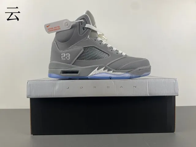 Air Jordan 5 رمادي وأزرق فاتح حذاء كرة السلة 12