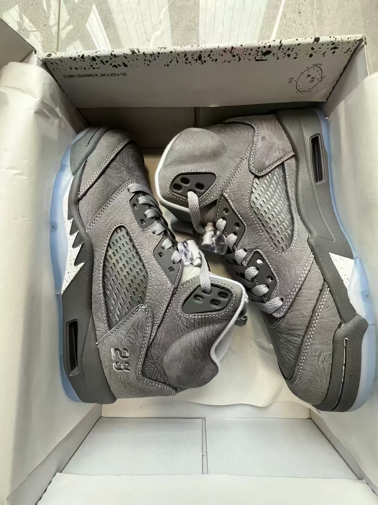 حذاء كرة السلة Air Jordan 5 رمادي منقط أزرق جليدي 9