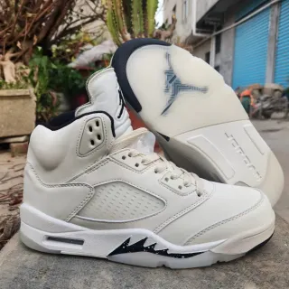 Air Jordan 5 सफेद काला हाई-टॉप सिल्हूट परफोरेटेड टो बॉक्स बास्केटबॉल जूते