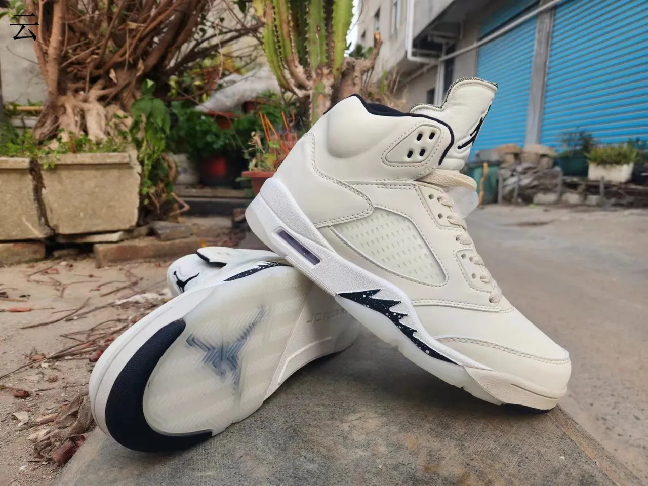 Air Jordan 5 সাদা কালো হাই-টপ সিলুয়েট ছিদ্রযুক্ত টো বক্স বাস্কেটবল জুতো 3