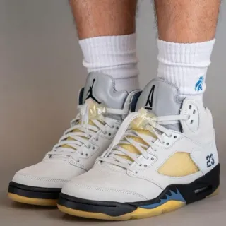 Tênis de basquete Air Jordan 5 branco amarelo claro preto azul