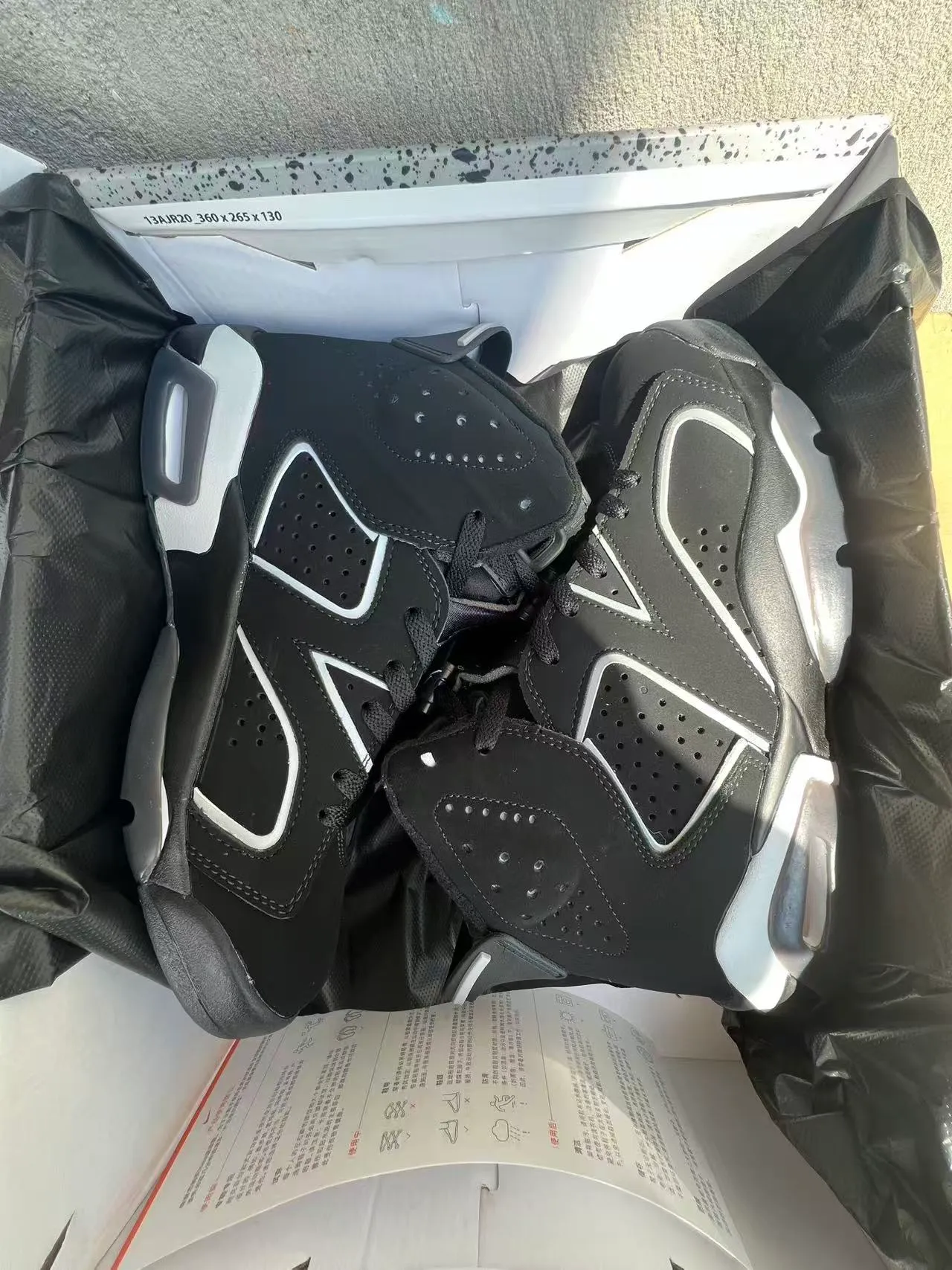 Air Jordan 6 Noir Blanc Chaussures de Basketball Perforées 9