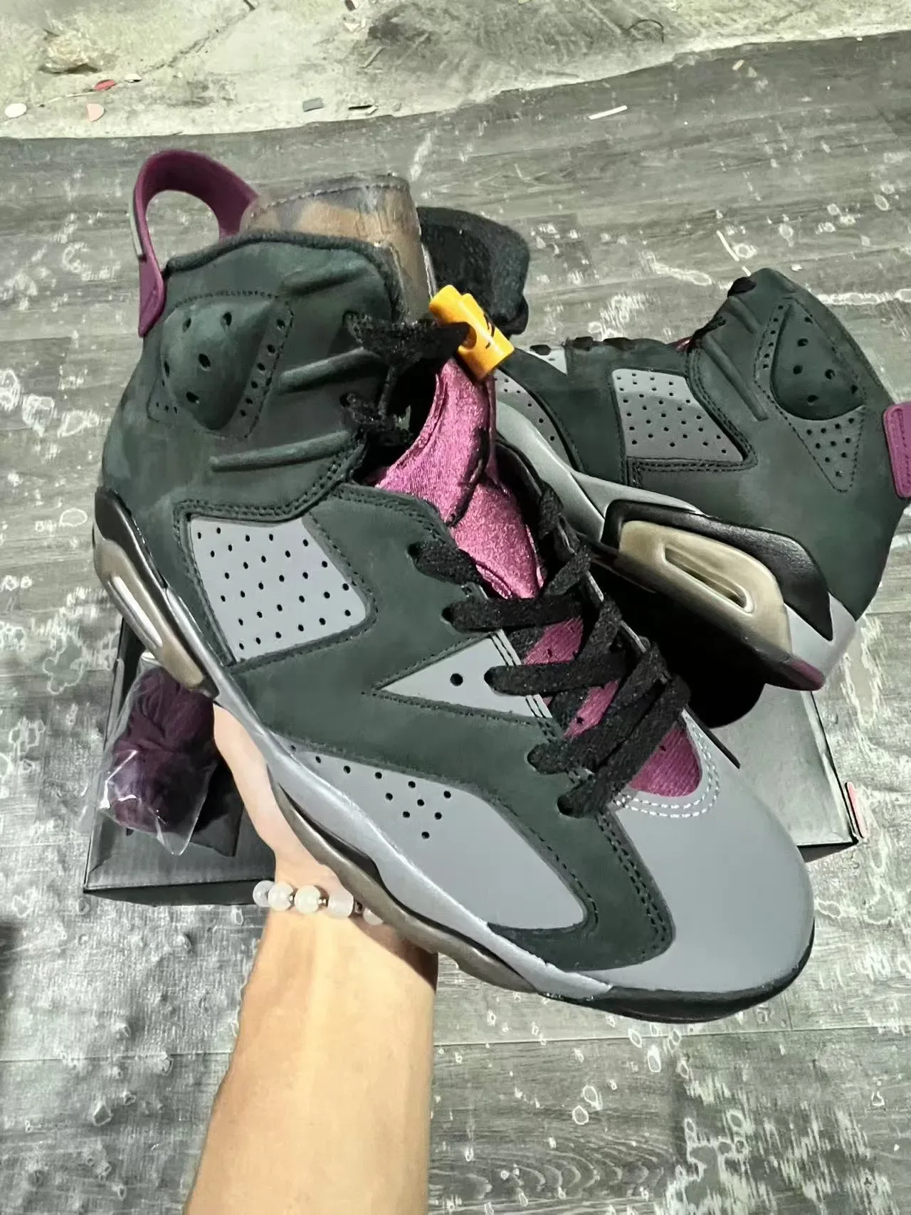 Air Jordan 6 Dark Olive and Purple 篮球鞋 2