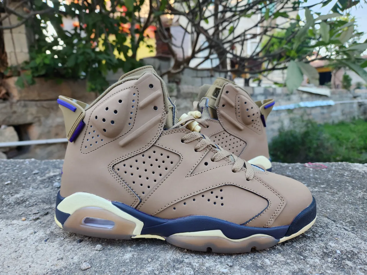 Tênis de basquete Air Jordan 6 bege, azul-marinho e roxo 2