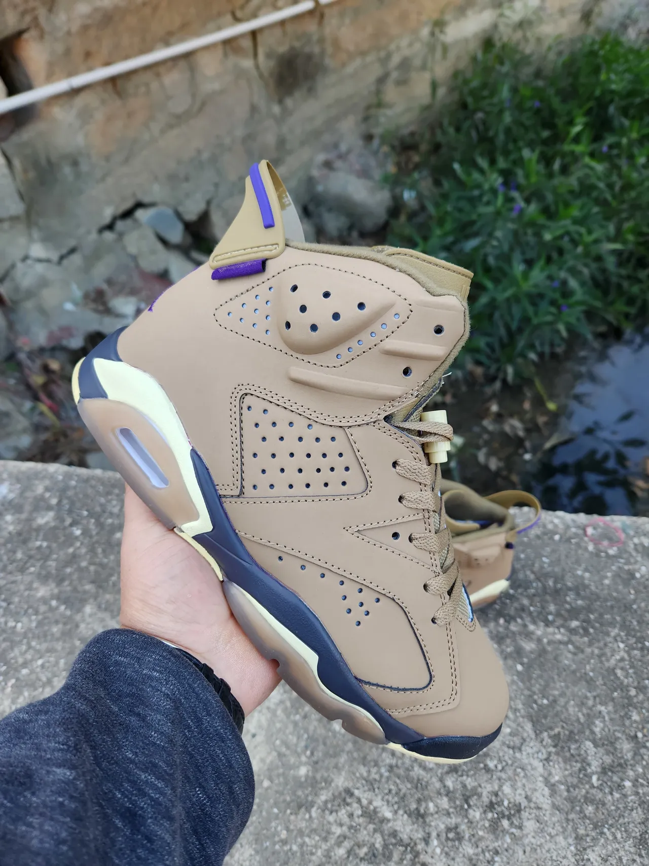 Tênis de basquete Air Jordan 6 bege, azul-marinho e roxo 4