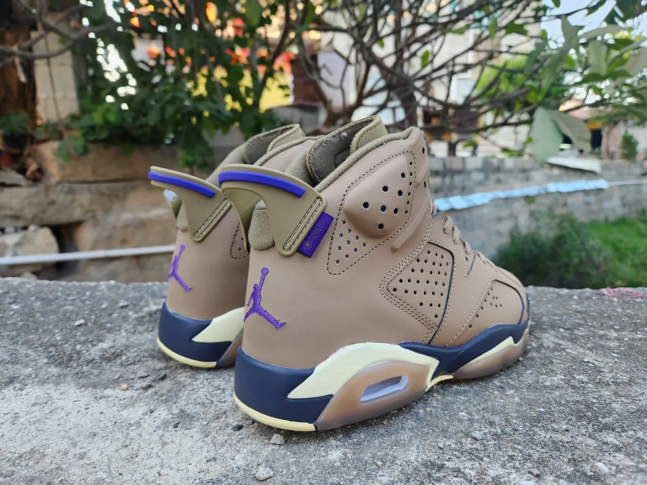 Tênis de basquete Air Jordan 6 bege, azul-marinho e roxo 6