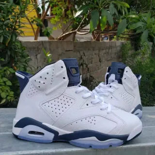 Tênis de basquete Air Jordan 6 branco e azul-marinho