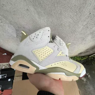 Tênis de basquete de cano alto Air Jordan com painéis de camurça e couro em bege e verde-militar
