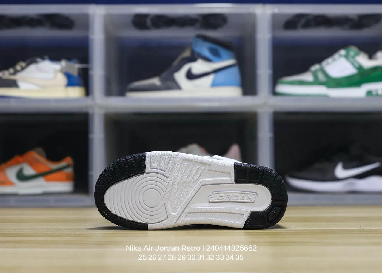 Tênis de basquete Air Jordan de cano alto com colarinho acolchoado preto e vermelho 4