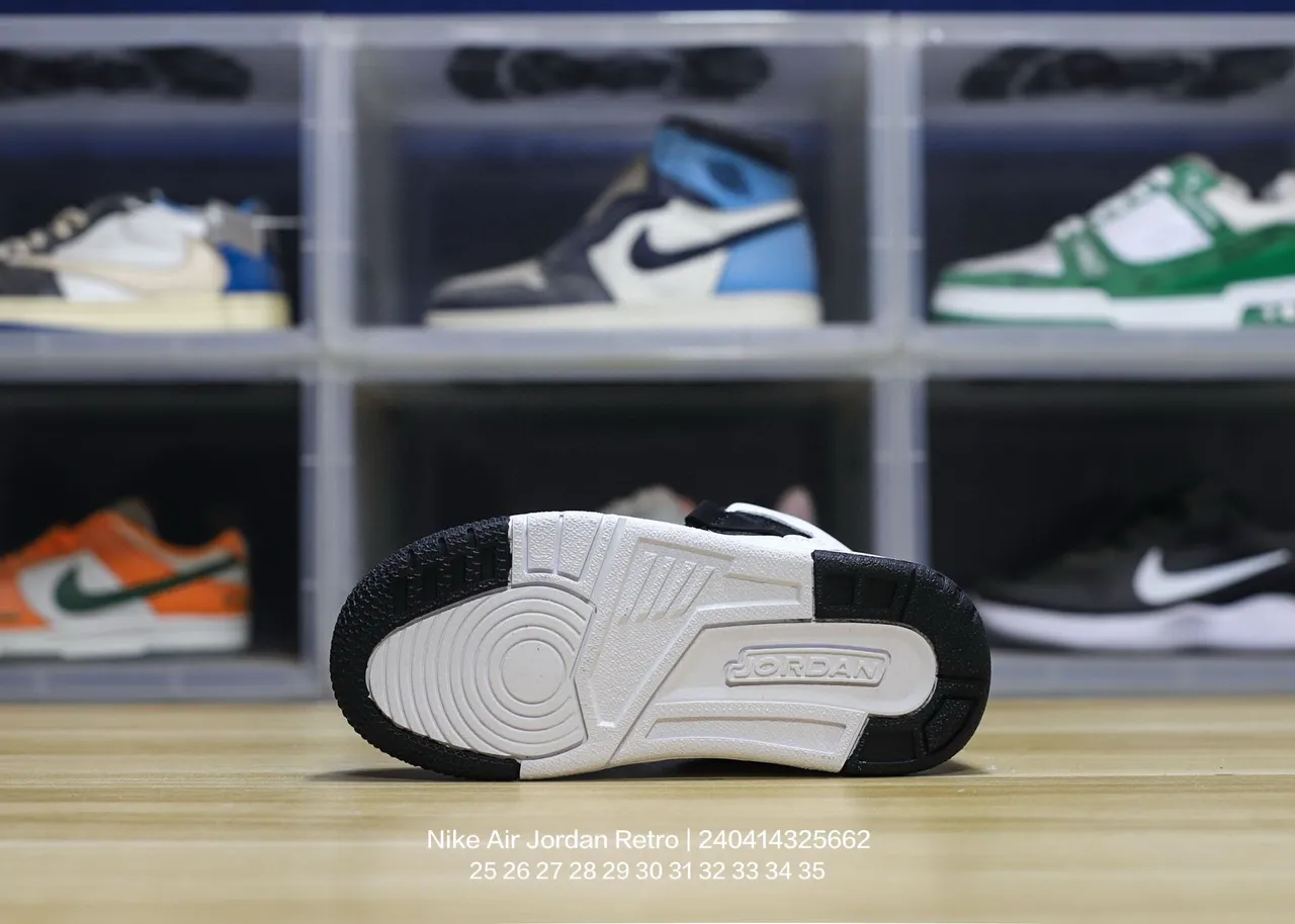 Tênis de basquete Air Jordan de cano alto com colarinho acolchoado preto e vermelho 8