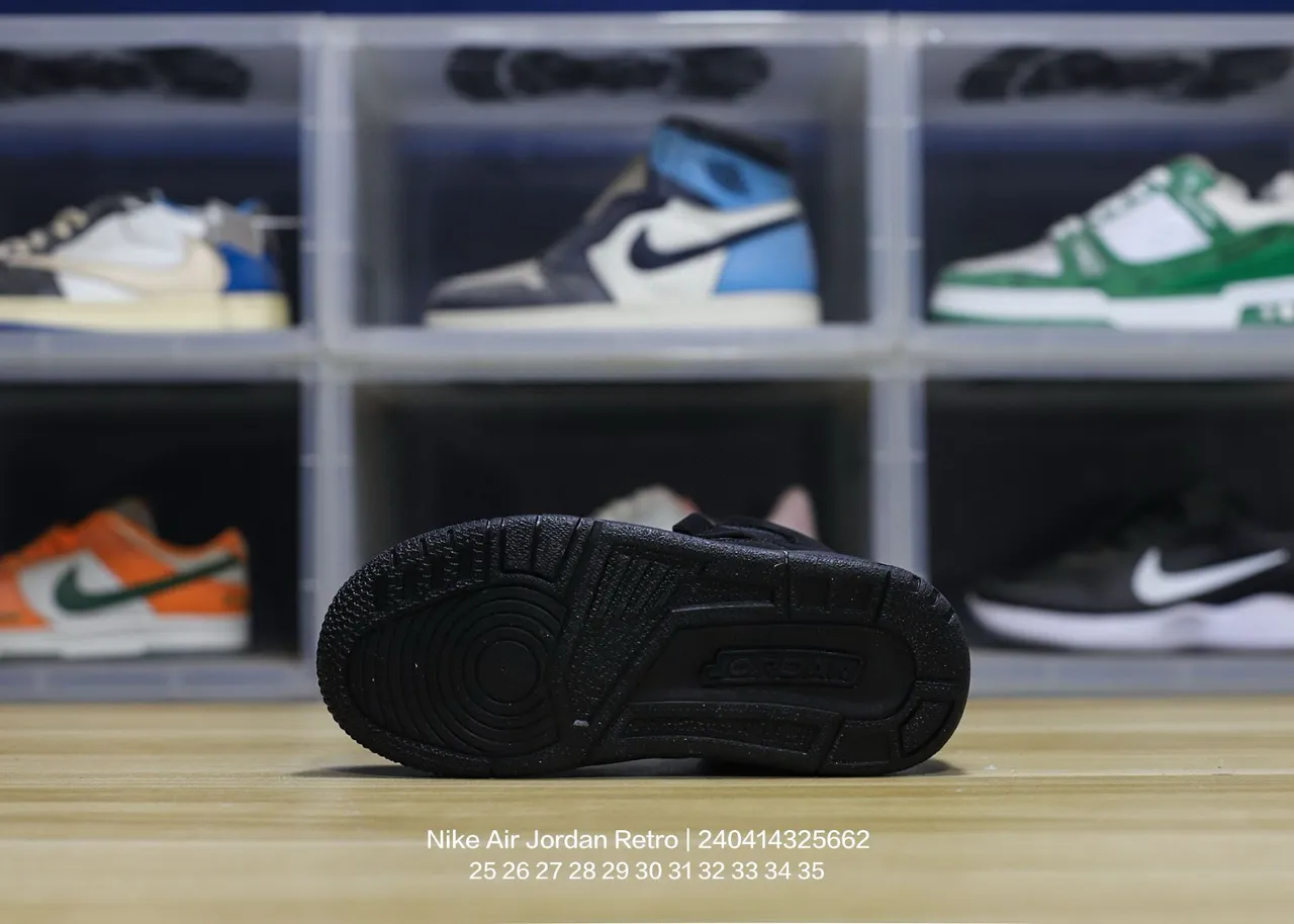 Tênis de basquete Air Jordan de cano alto com colarinho acolchoado preto e vermelho 11