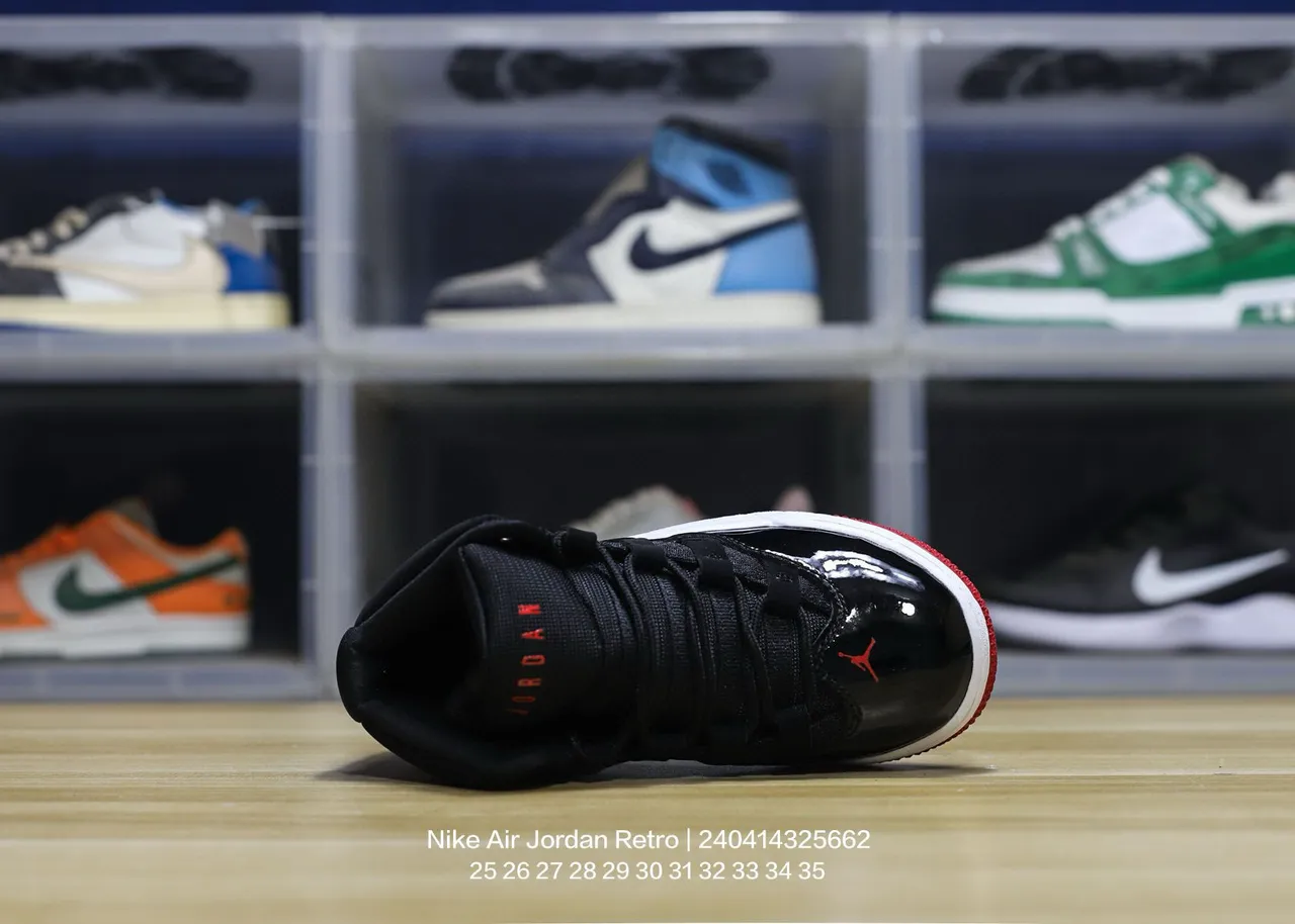 Tênis de basquete Air Jordan de cano alto com colarinho acolchoado preto e vermelho 12