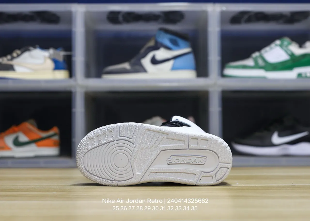 Tênis de basquete Air Jordan de cano alto com colarinho acolchoado preto e vermelho 18