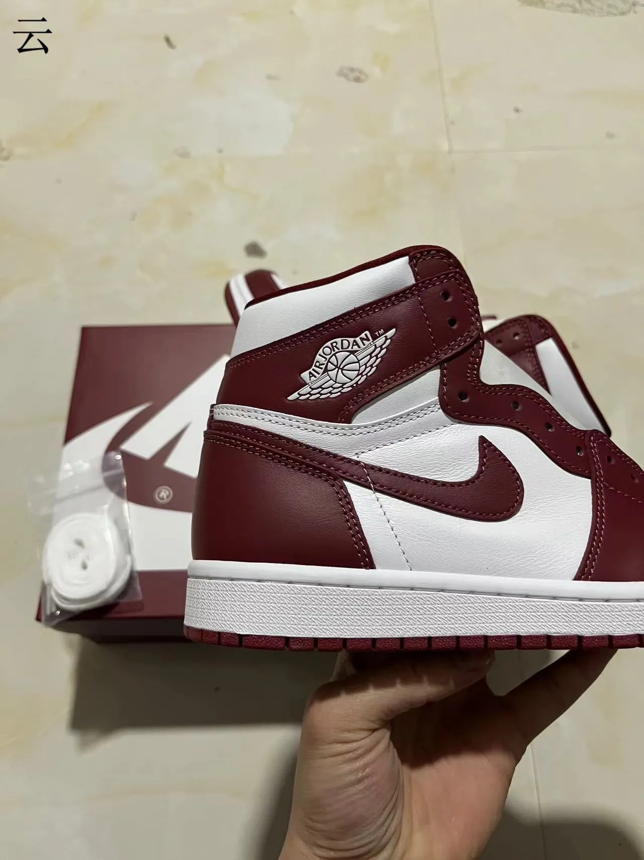 Zapatillas de baloncesto de caña alta con parte superior de cuero Air Jordan en burdeos y blanco 7