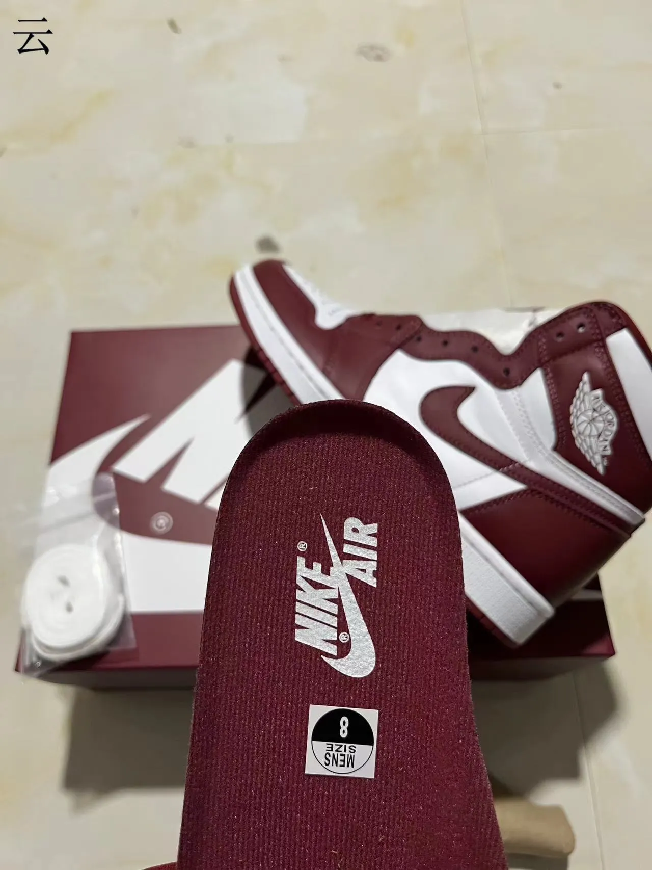 Zapatillas de baloncesto de caña alta con parte superior de cuero Air Jordan en burdeos y blanco 9