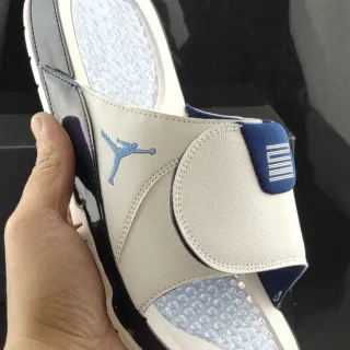 شبشب Air Jordan Hydro Slide أوف وايت وأزرق داكن بنعل Bubble Pod