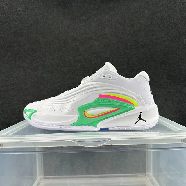Air Jordan ISOPLATE সাদা সবুজ নিয়ন গোলাপি বাস্কেটবল জুতো 2