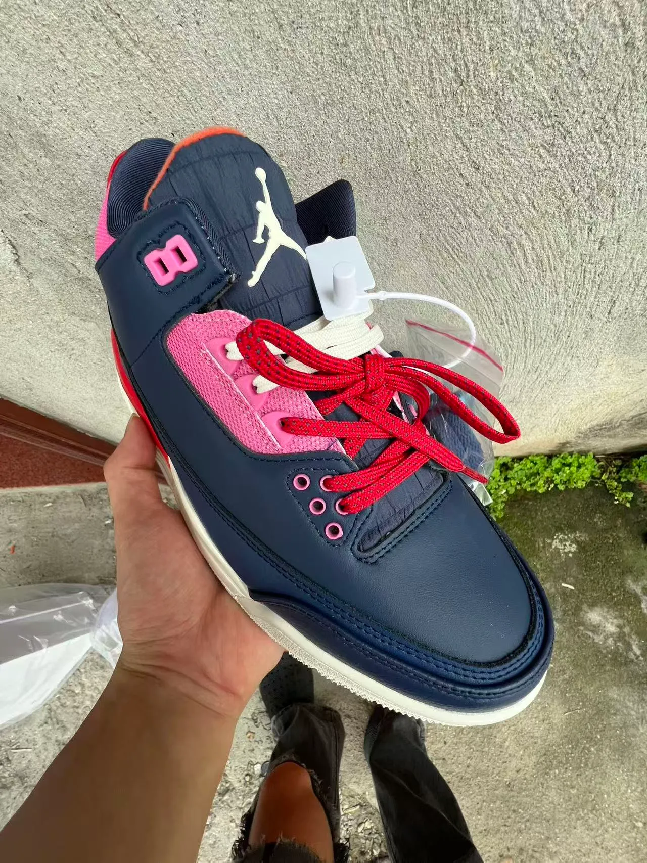 Zapatillas de baloncesto de caña alta Air Jordan con parte superior de piel y malla en azul marino y rosa 2