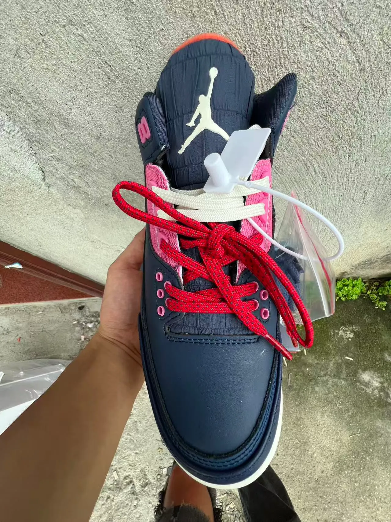 Zapatillas de baloncesto de caña alta Air Jordan con parte superior de piel y malla en azul marino y rosa 3