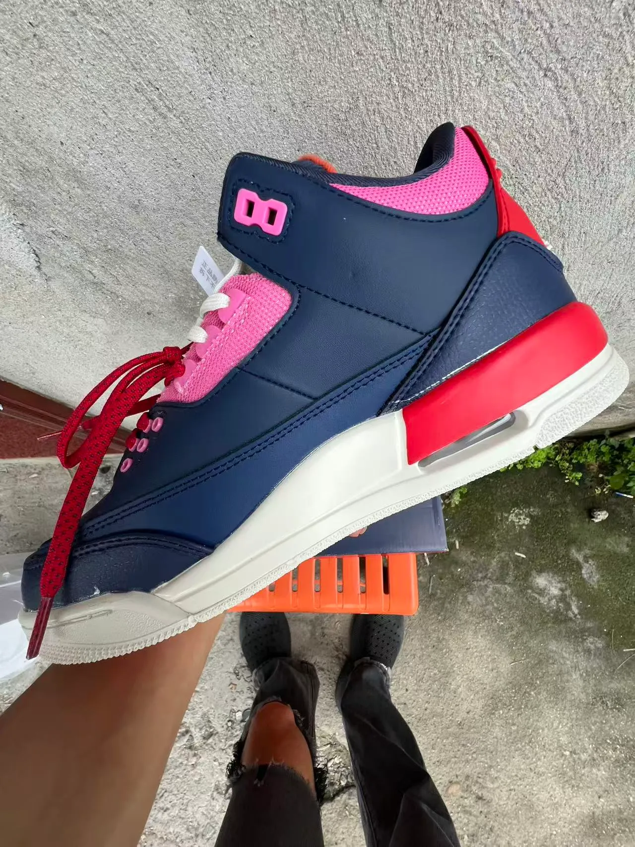 Zapatillas de baloncesto de caña alta Air Jordan con parte superior de piel y malla en azul marino y rosa 5