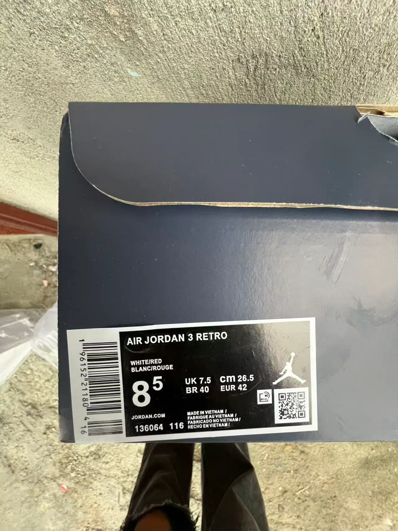 Zapatillas de baloncesto de caña alta Air Jordan con parte superior de piel y malla en azul marino y rosa 11