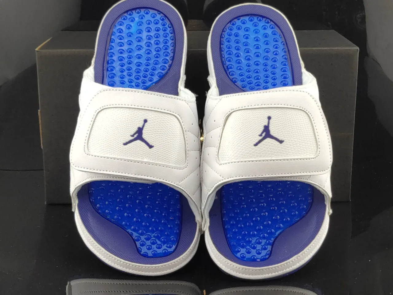 Sandalias chanclas Air Jordan blanco azul real morado 5