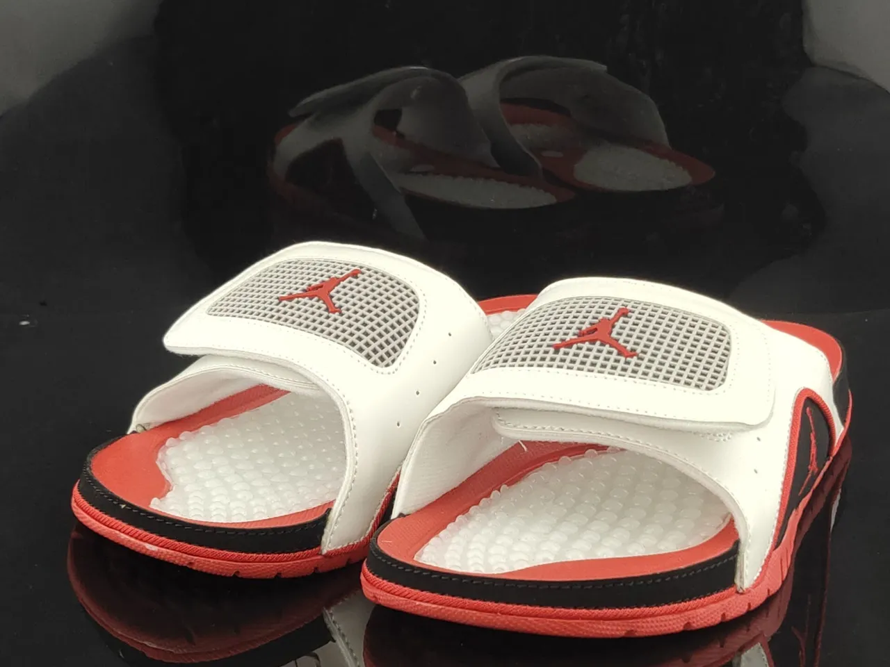Claquettes Air Jordan Slide blanc noir rouge 2