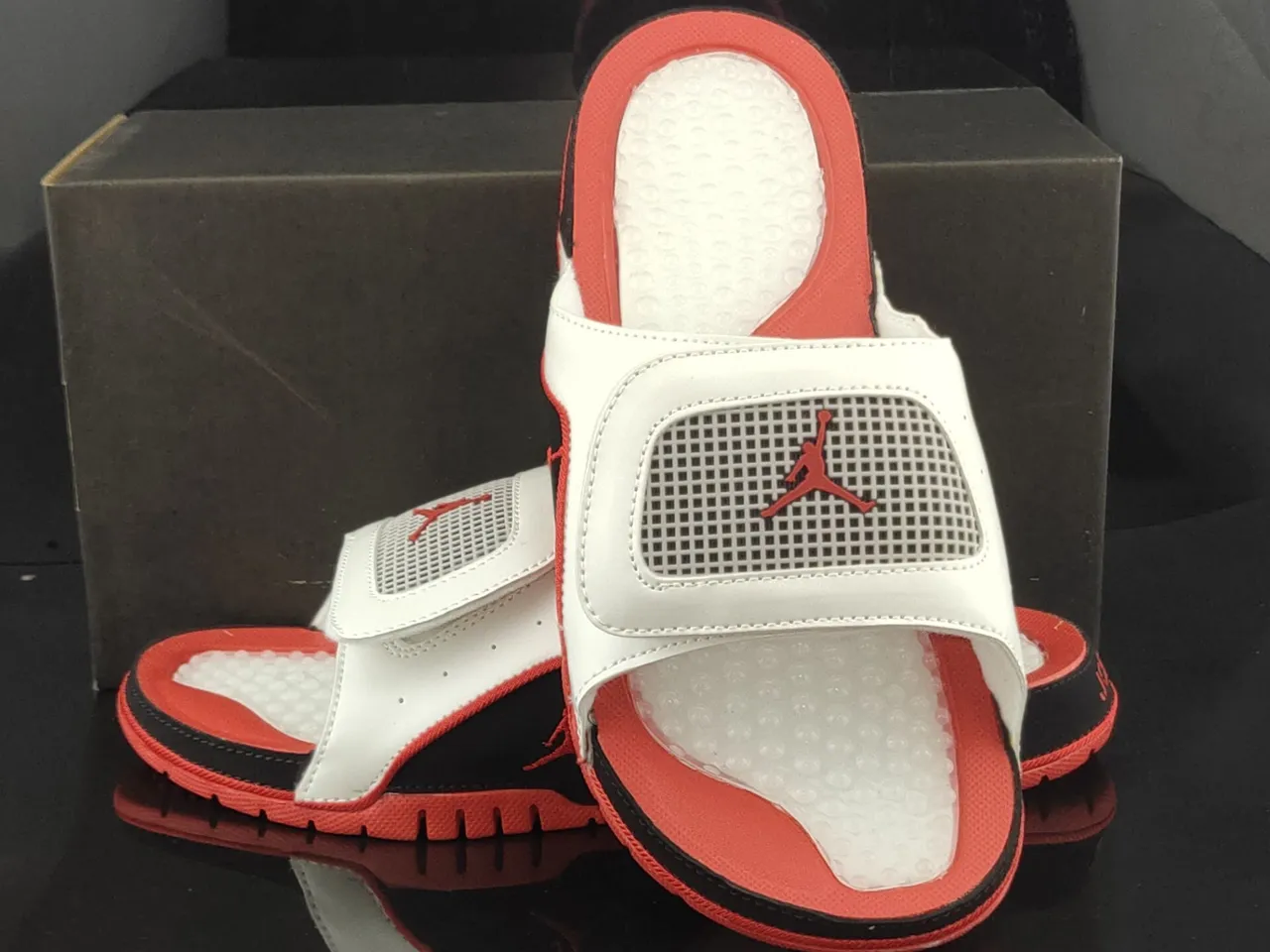 Claquettes Air Jordan Slide blanc noir rouge 3