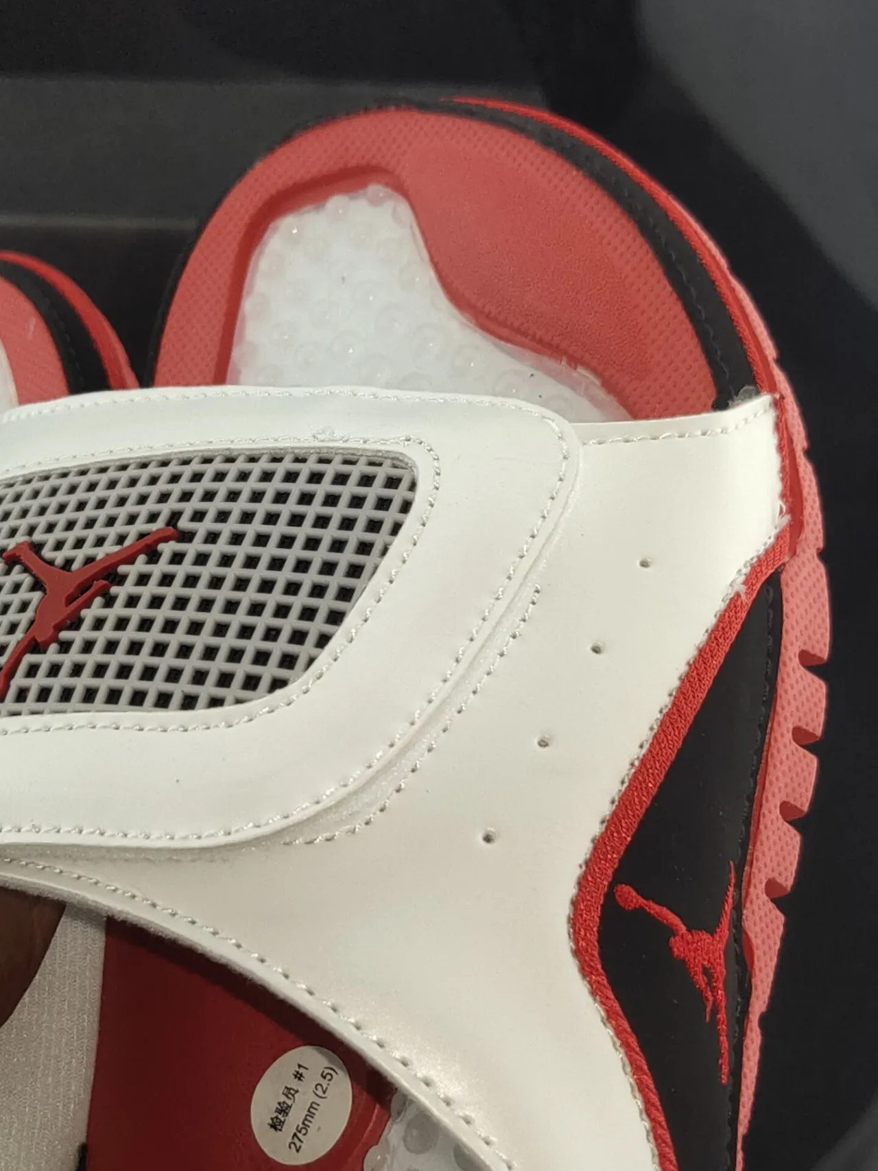 Claquettes Air Jordan Slide blanc noir rouge 6