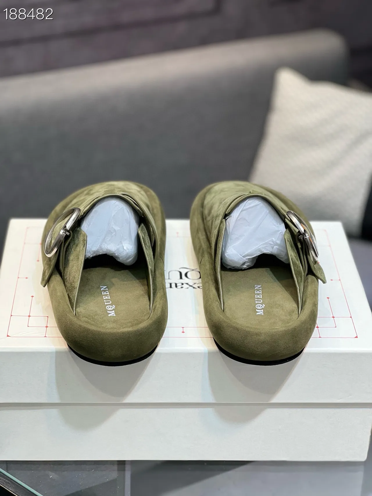 Alexander McQueen 军绿色银橄榄色麂皮超大号圆形金属扣休闲鞋 6