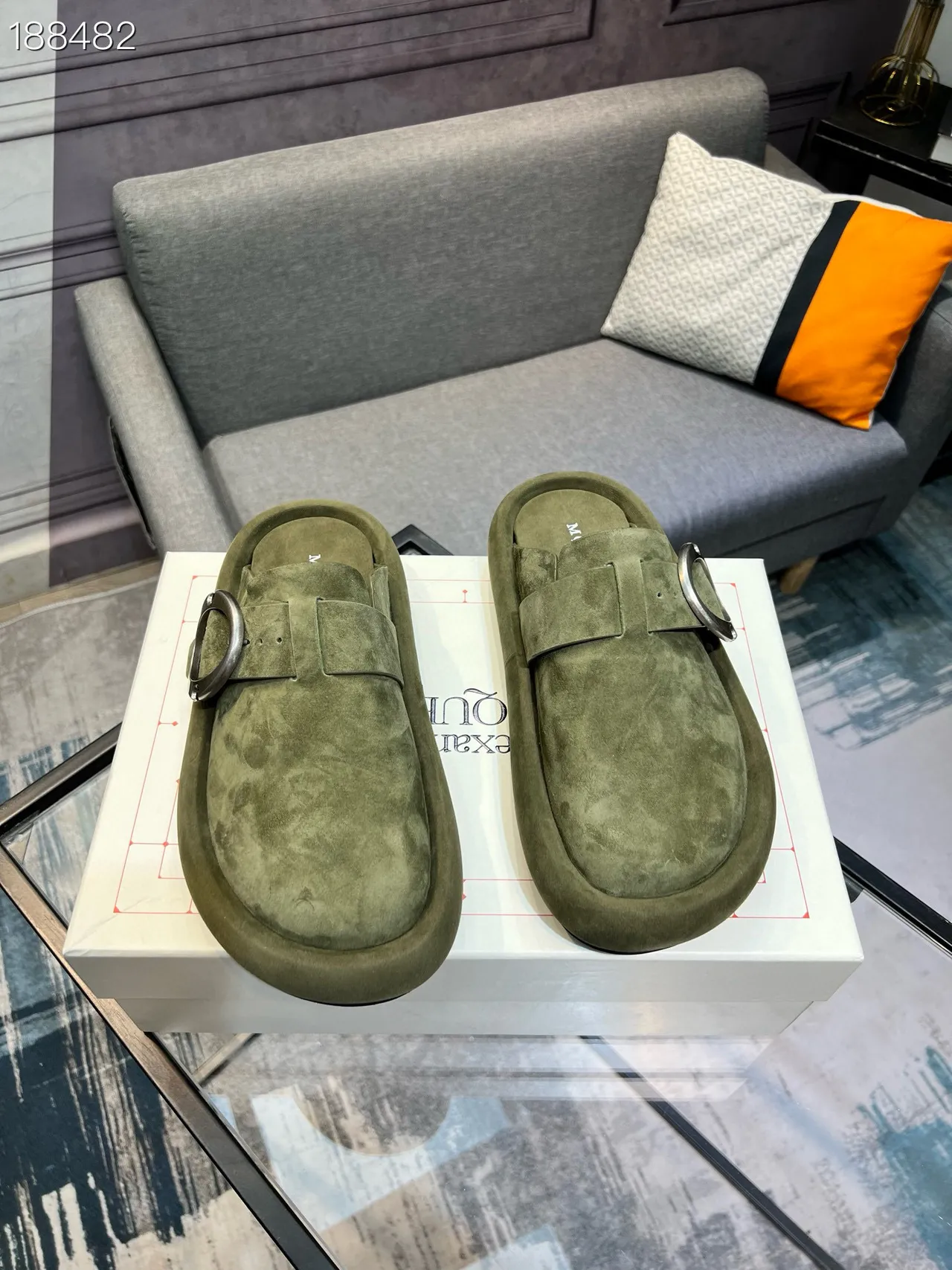 Alexander McQueen 军绿色银橄榄色麂皮超大号圆形金属扣休闲鞋 8
