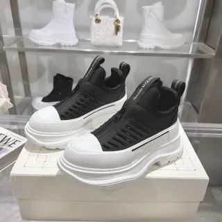 Alexander McQueen ओवरसाइज्ड चंकी स्नीकर काला और सफेद