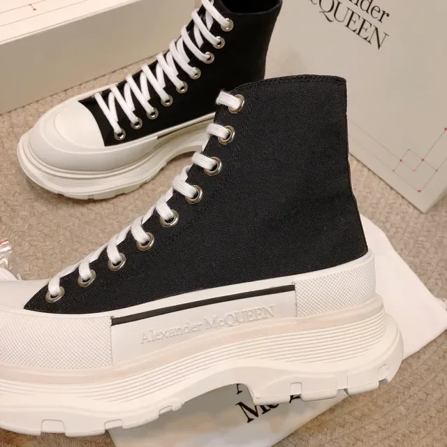 Alexander McQueen Oversized Sneaker Black and White Lifestyle Sneakers 7