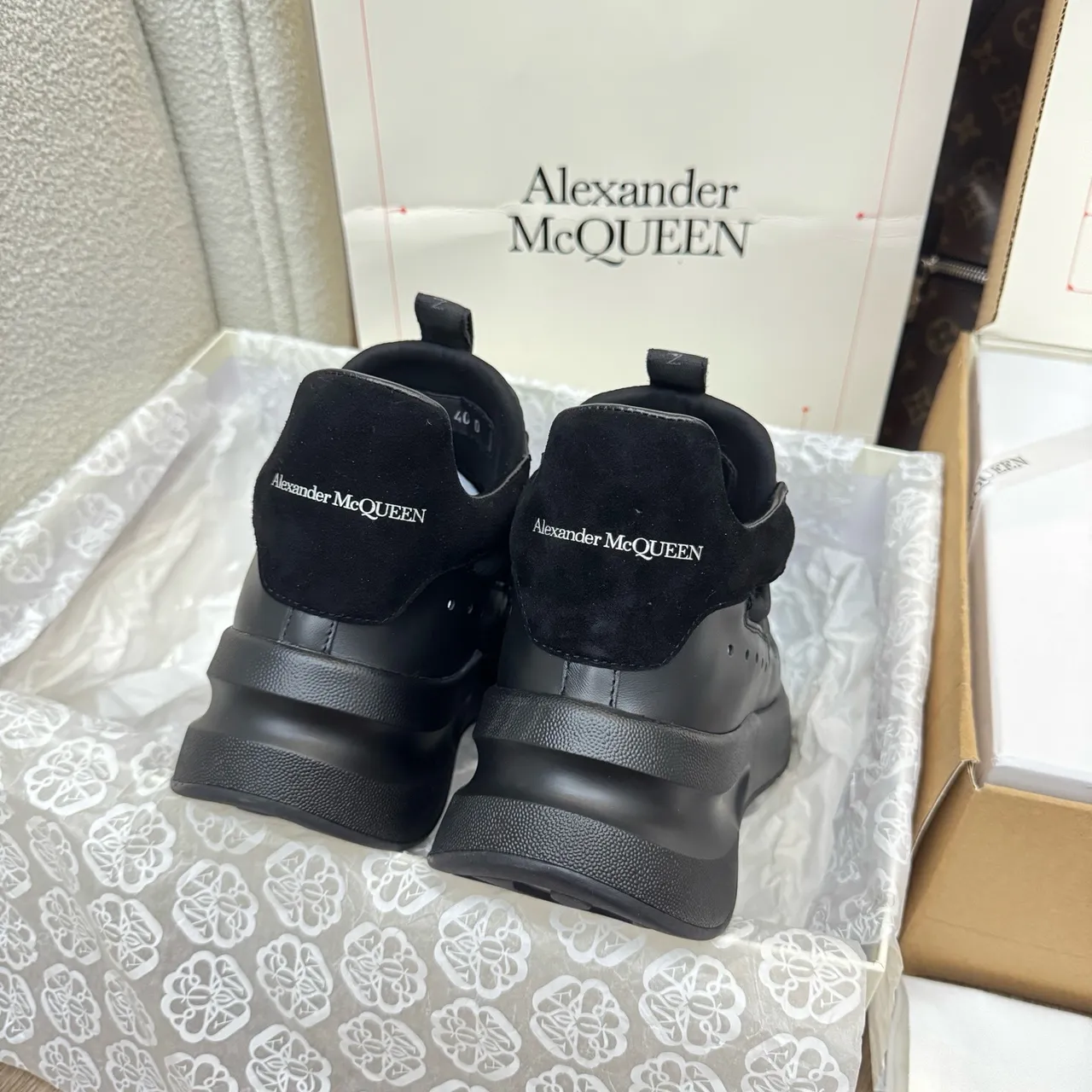 Alexander McQueen 大号黑色厚底运动鞋 3