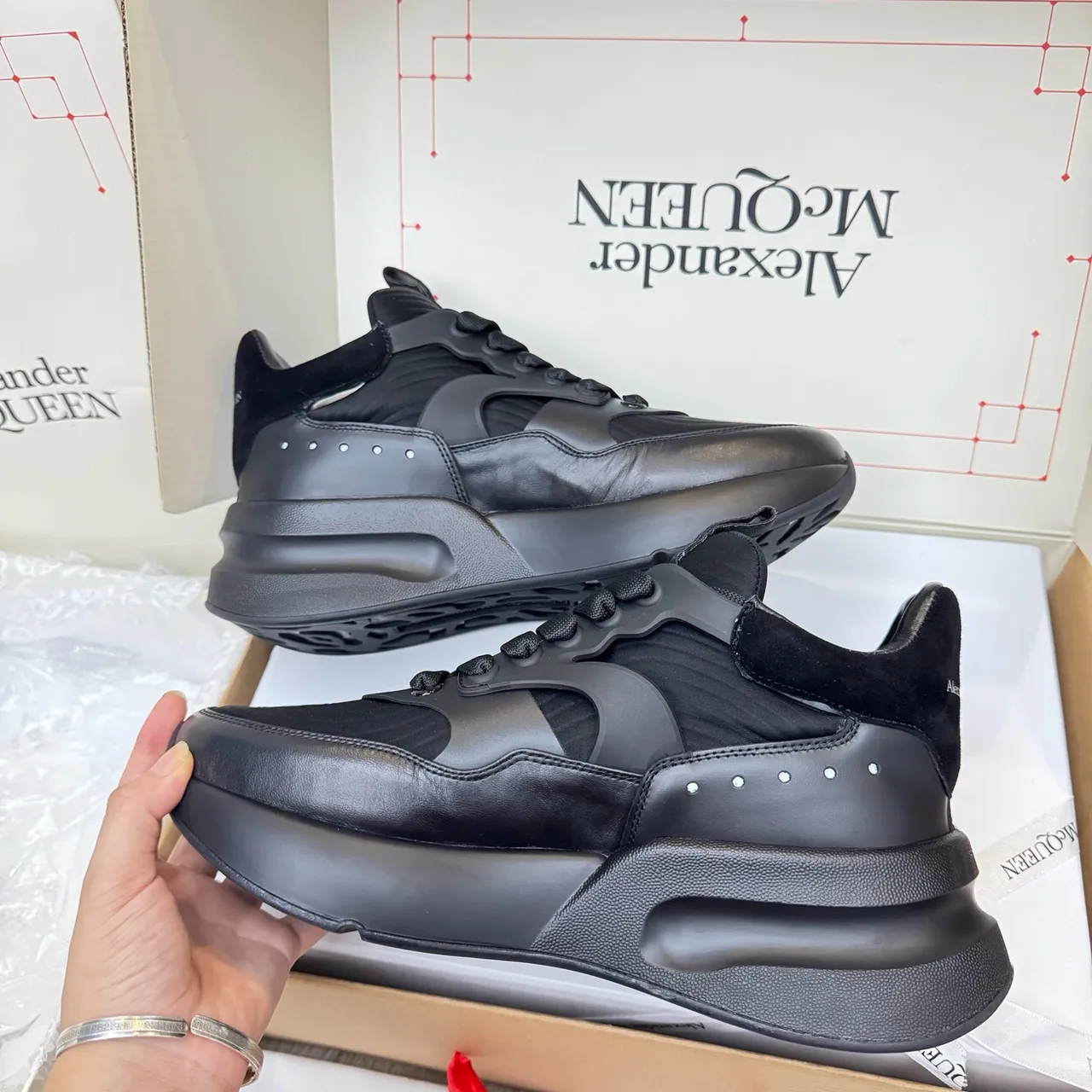 Alexander McQueen 大号黑色厚底运动鞋 4
